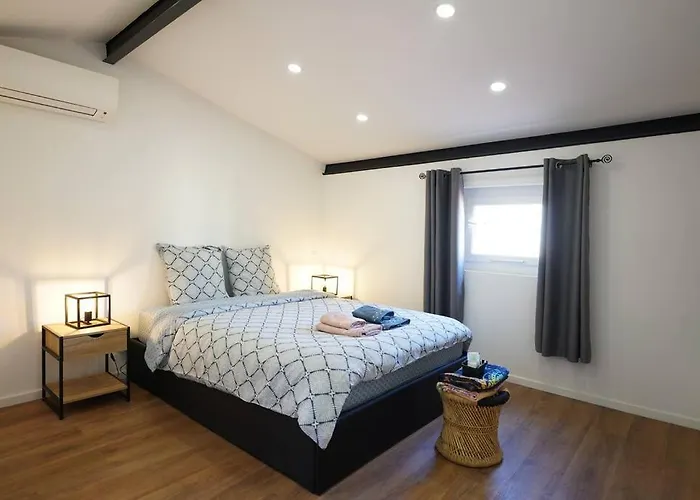 F2 Type Loft à * Ajaccio (Corsica)